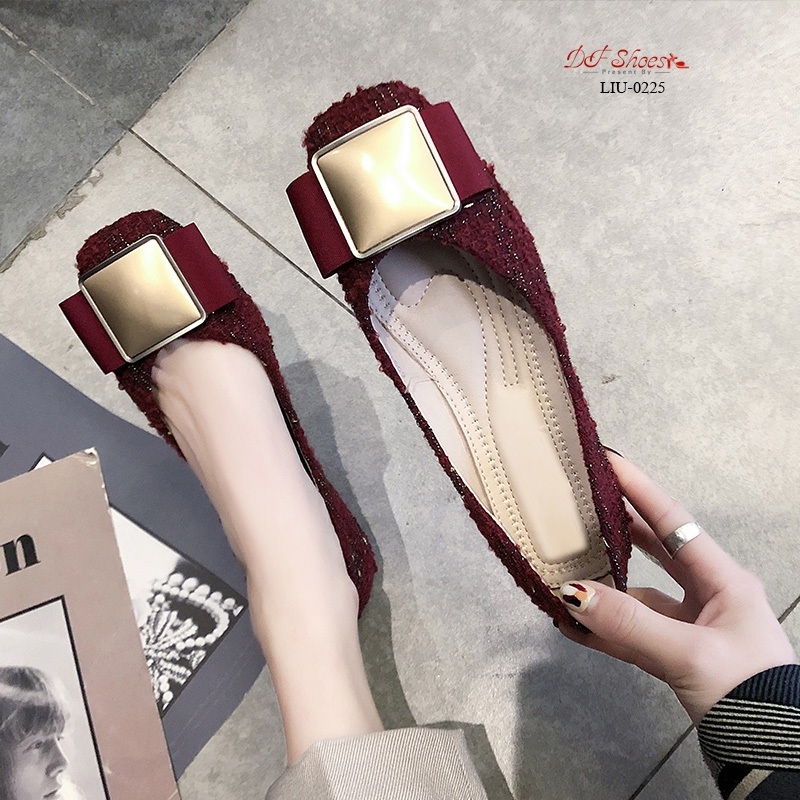 รองเท้าคัทชูส้นแบนแต่งอะไหล่ (สีแดง)