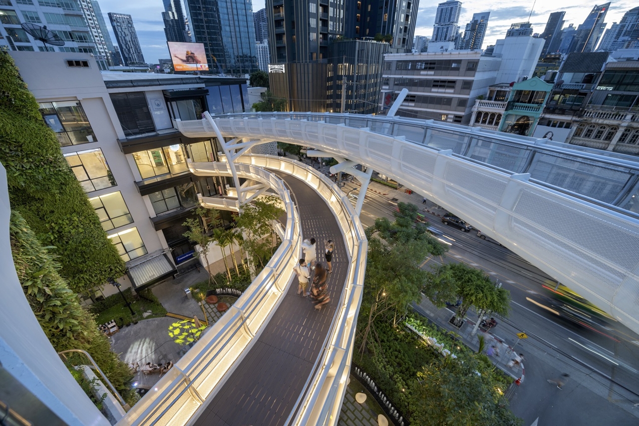 ทีเพลซ - มาร์เช่ ทองหล่อ (T PLACE - Marche' Thonglor) สำนักงานให้เช่าใจกลางทองหล่อ ซอยสุขุมวิท 55 กรุงเทพฯ ใกล้สถานีรถไฟฟ้า BTS ทองหล่อ 500 ม.