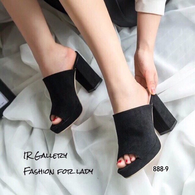 รองเท้าเปิดส้นหนังกลับ (สีดำ)