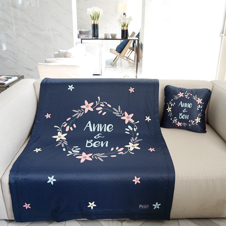 ผ้าห่ม ใส่ชื่อ ลาย Flower Frame - Navy ไซส์ใหญ่ 100x150cm