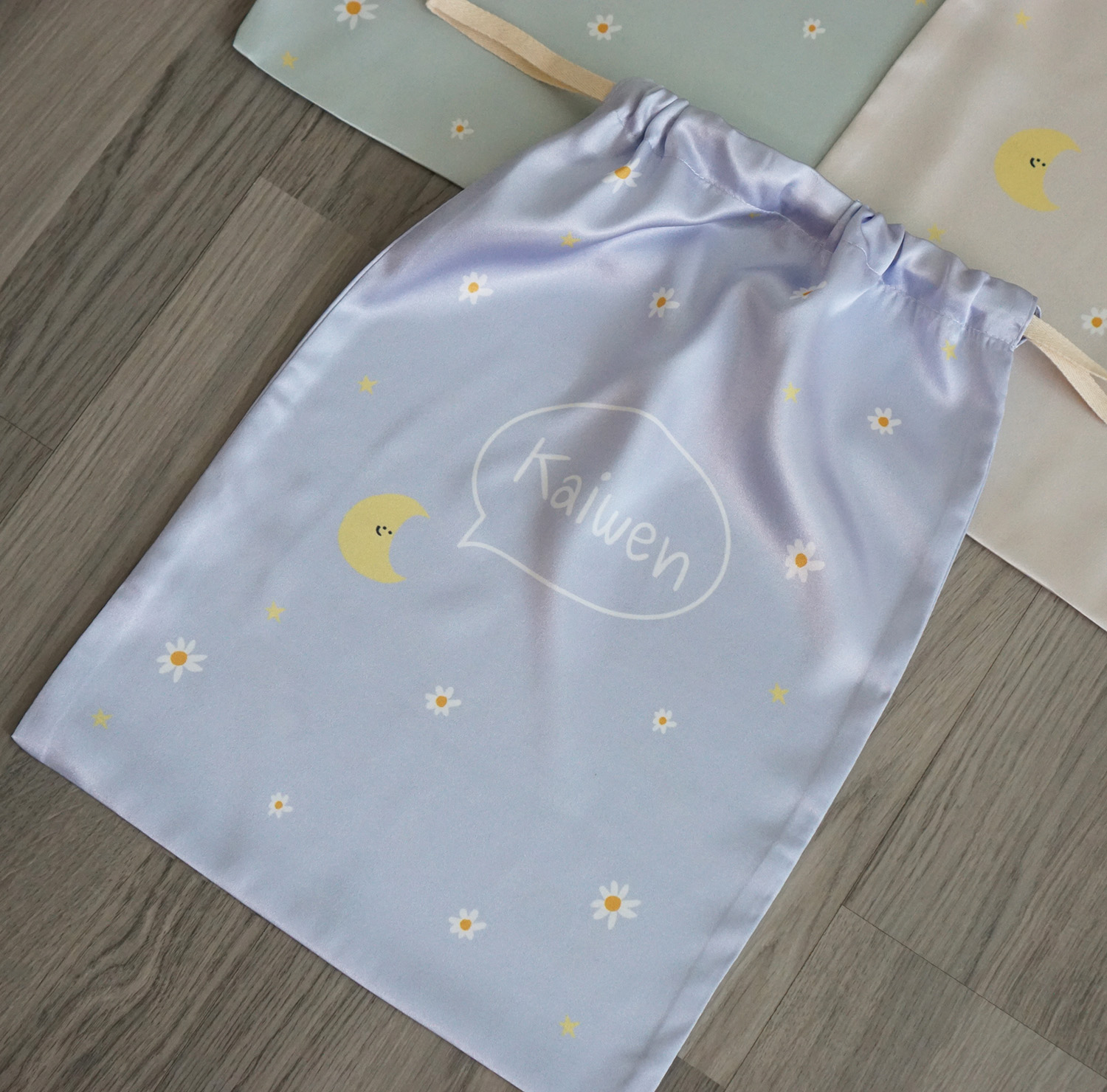 ถุงผ้าซาติน ไซส์ L สั่งทำใส่ชื่อ ลาย New Year Journal (ราคาต่อใบ)