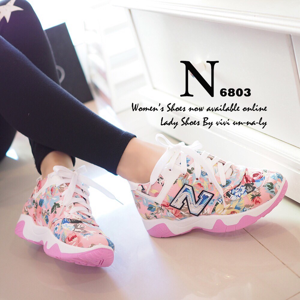 พร้อมส่ง : รองเท้า New Balance ลายโฮโลแกรม (สีชมพู)
