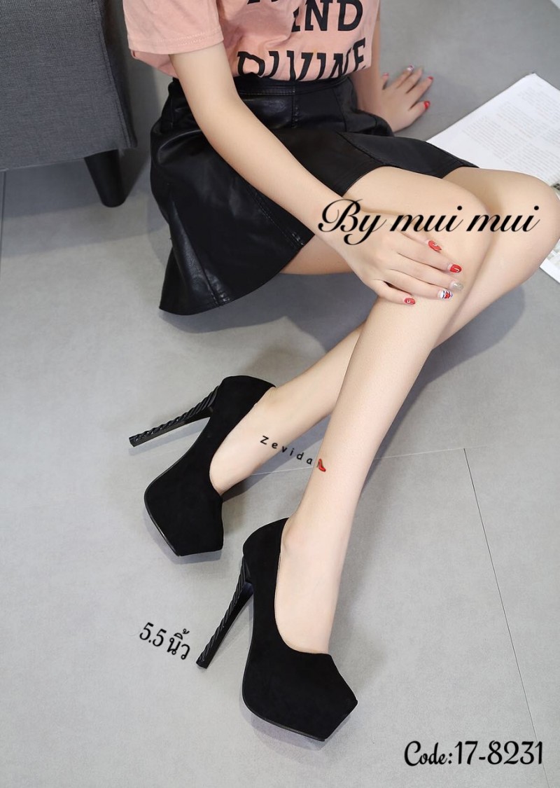 รองเท้าคัทชูส้นเข็มแต่งลาย (สีดำ)