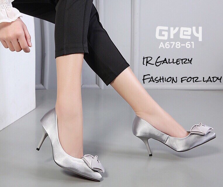 รองเท้าคัทชูซาตินแต่งดอกไม้ (สีครีม)