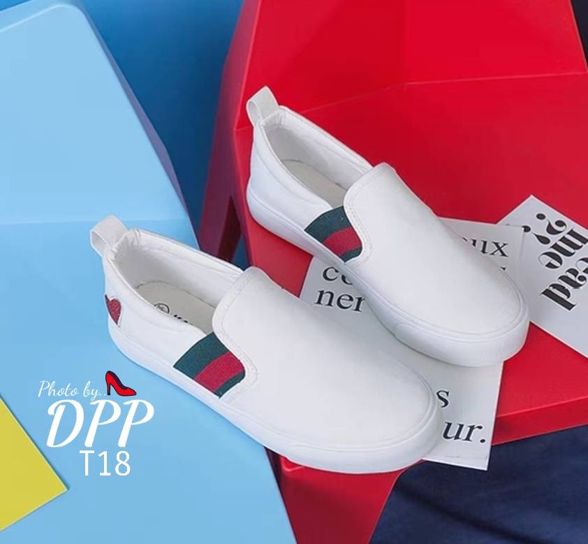 รองเท้าผ้าใบSlip onปักลายหัวใจ