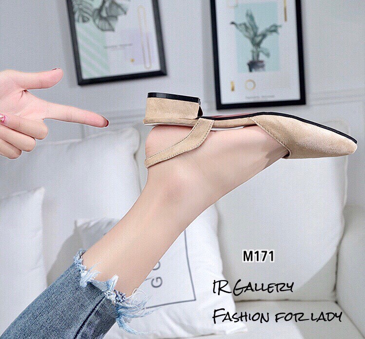 รองเท้าคัทชูส้นเตี้ยรัดส้น (สีดำ)