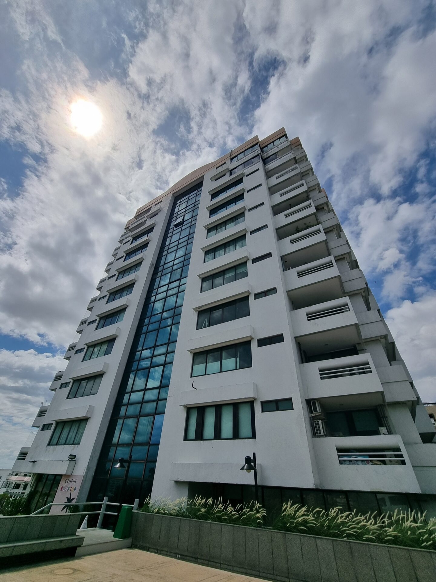 อาคารสำนักงานเซ็นทรัล ปิ่นเกล้า (Central Pinklao Office Tower) สำนักงานออฟฟิศให้เช่าย่านปิ่นเกล้า ติดถนนบรมราชชนนี บางกอกน้อย กรุงเทพฯ