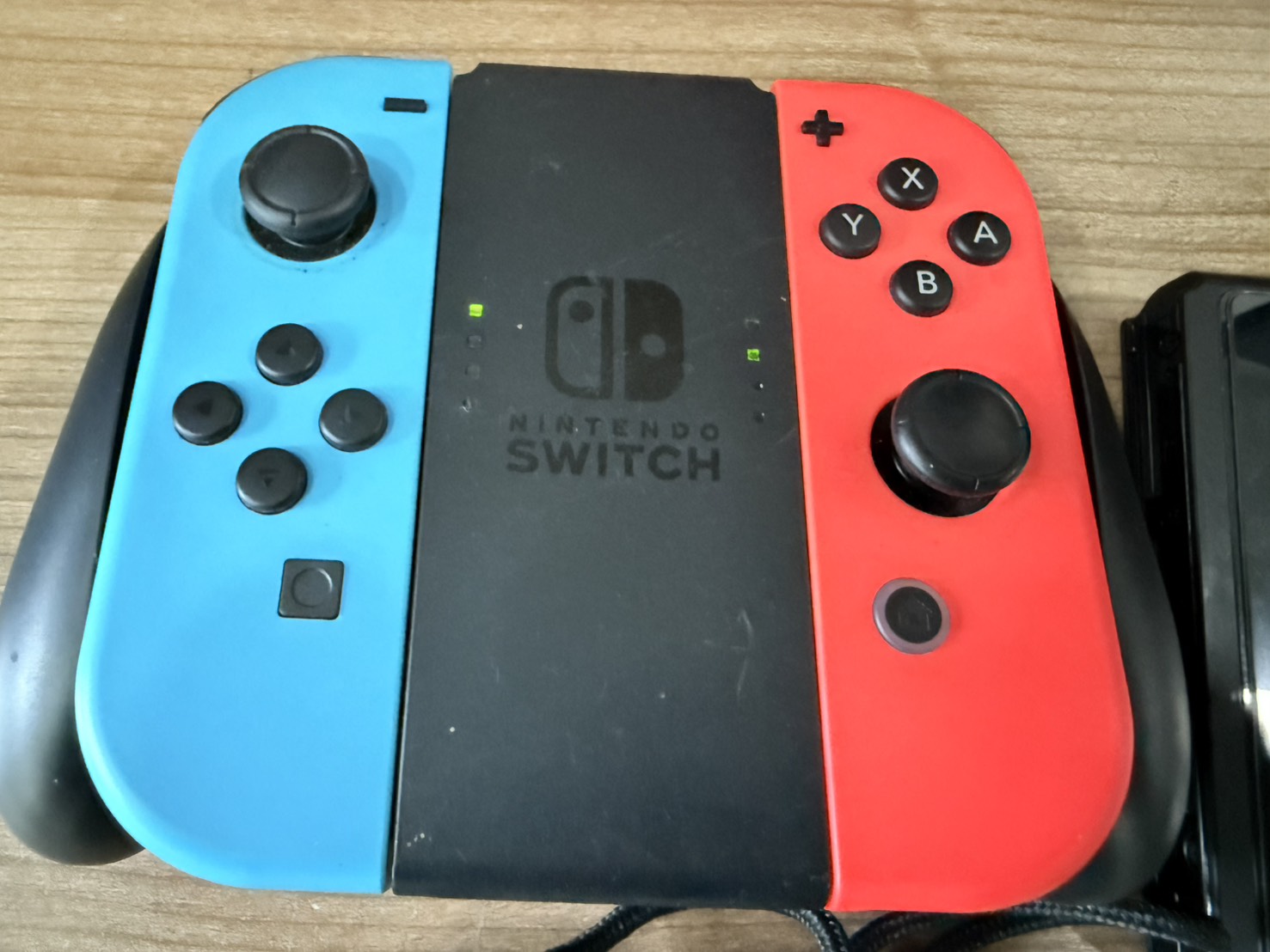 Nintendo Switch V1 +Adapter+Joy 2อัน(อุปกรณ์ครบ) มีจอย2อัน อันหนึ่งรวนไปทางขวาตลอด กล่องเสียบ Switch ไม่ติด #แค่เปลี่ยนจอยใช้ได้ปกติ