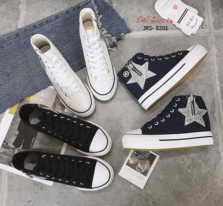 รองเท้าผ้าใบหุ้มข้อแต่งดาวกลิตเตอร์ (สีดำ)