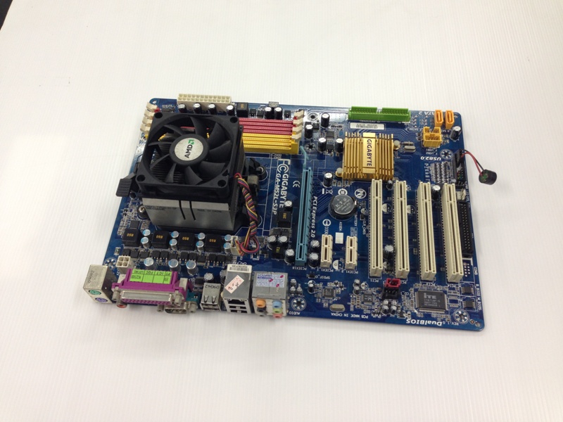 เมนบอร์ด AM2 + CPU AMD Athlon II 4800+ ไม่มีฝาหลัง