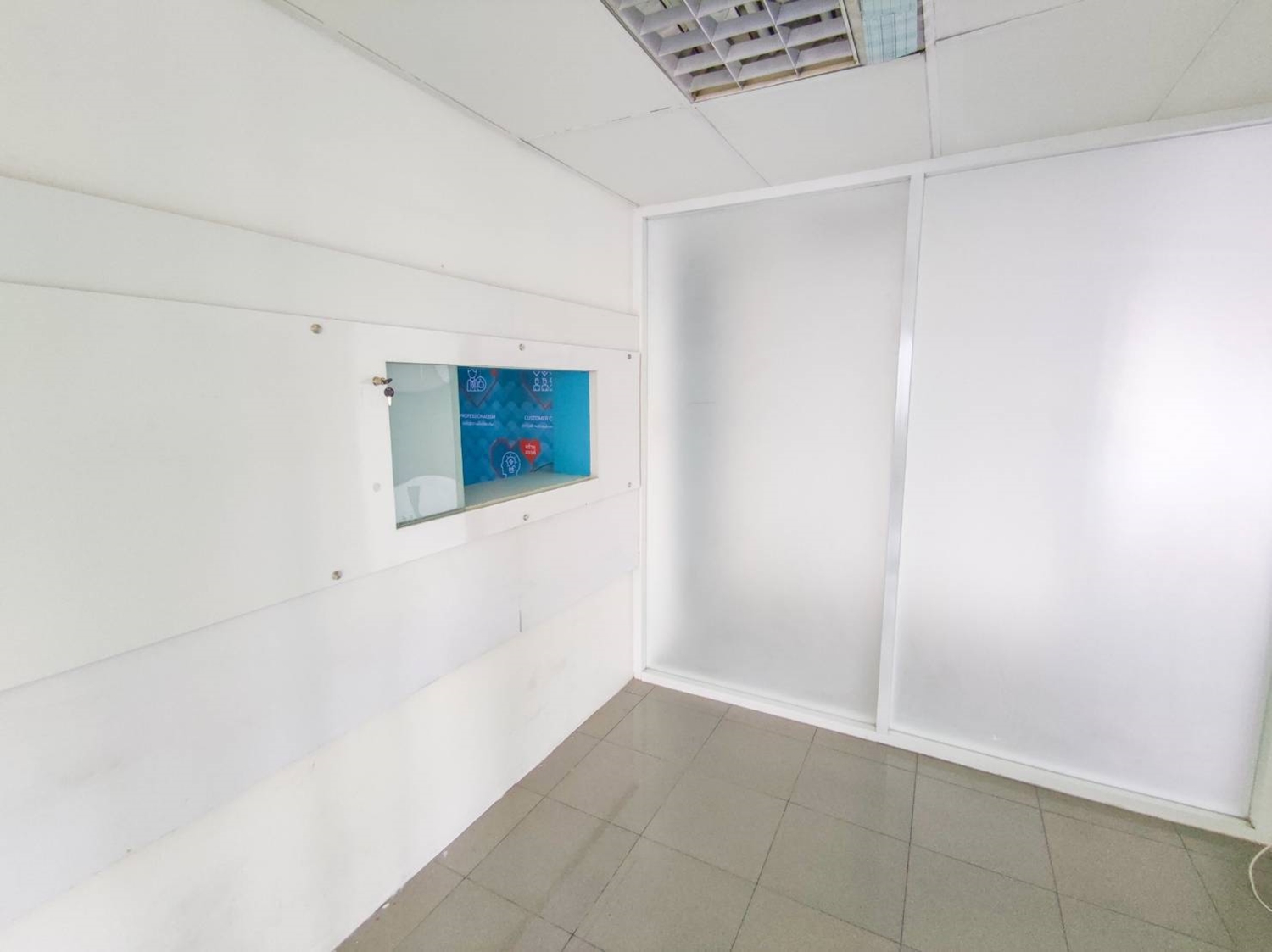 ขาย/ให้เช่าพื้นที่สำนักงานออฟฟิศย่านสุขุมวิท กรุงเทพฯ ตรงข้ามสวนเบญจกิติ ใกล้สถานีรถไฟฟ้า BTS อโศก และ MRT สุขุมวิท เพียง 750 เมตร | Ocean Tower 1