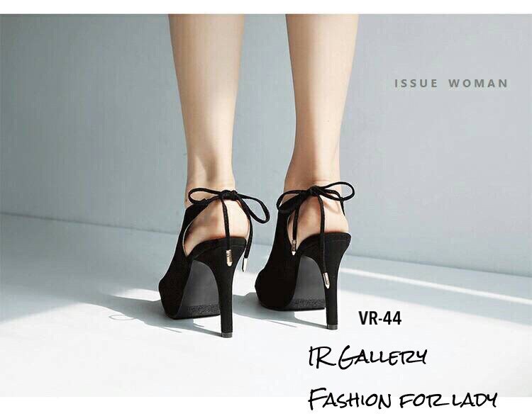 รองเท้าส้นสูงเปิดส้นแต่งสายรัด (สีครีม)