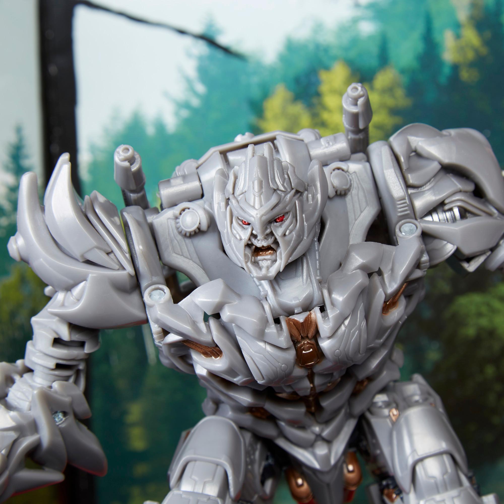 Hasbro Transformers Studio Series 13 Voyager Class Megatron 6.5 Inch Action Figure ฮาสโบร ทรานสฟอเมอร์ส สตูดิโอ ซีรีย์ส 13 วอยเอเจอร์ คลาส หุ่นยนต์เมกะทรอน ขนาด 6.5 นิ้ว ลิขสิทธิ์แท้