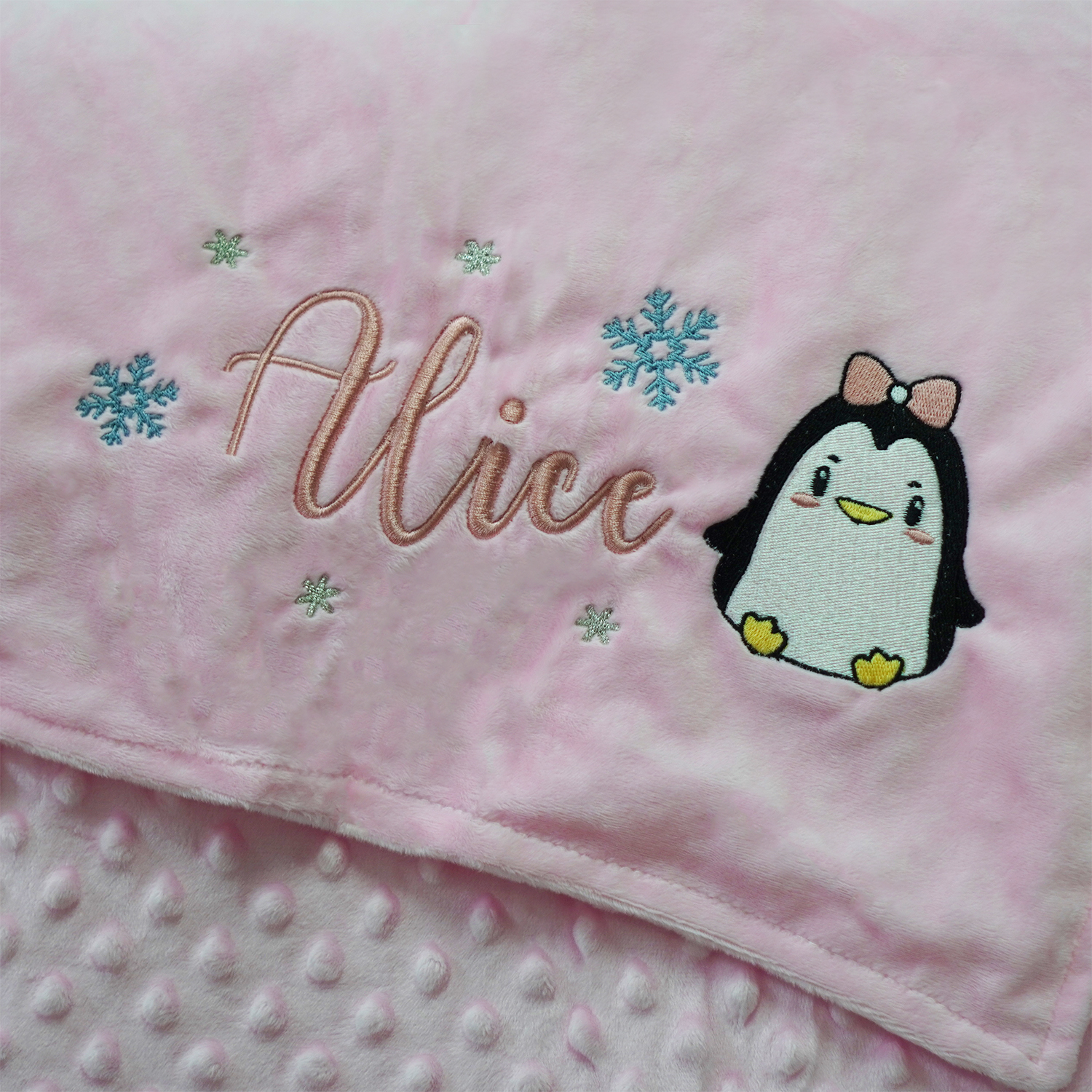 ผ้าห่ม Minky - สีชมพู 75x100cm แบบปักชื่อ+การ์ตูน - Penguin