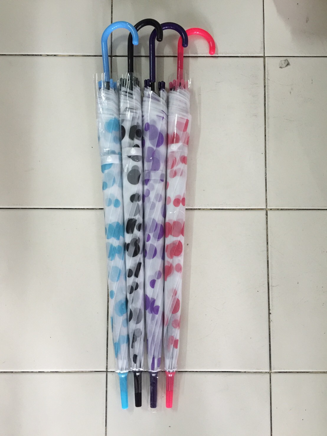 ร่มใสลายจุด