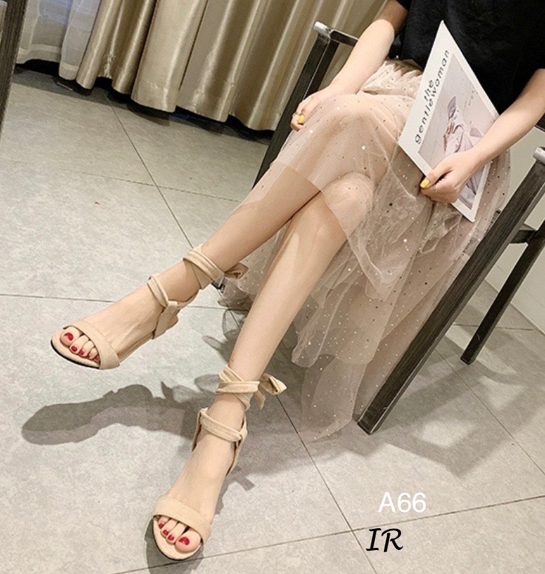 รองเท้าส้นสูงแต่งสายพันข้อ (สีครีม)