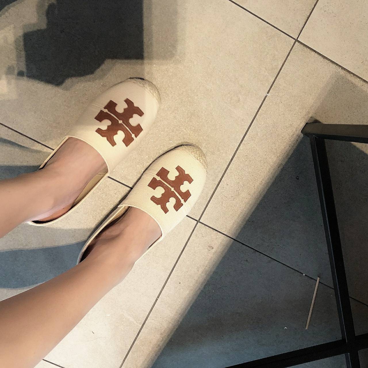 รองเท้าคัทชูStyle Tory Burch (สีครีม)