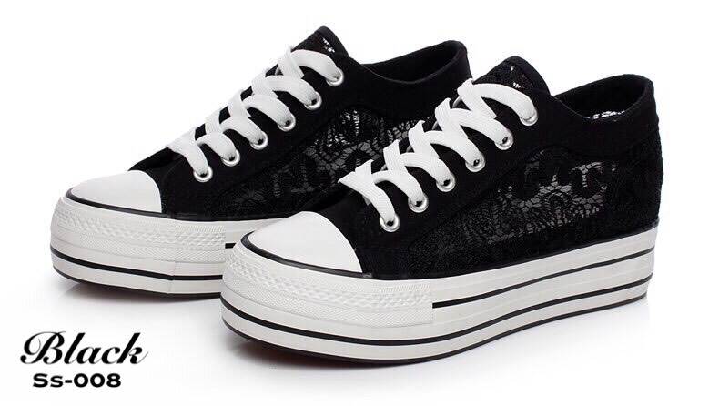 รองเท้าผ้าใบเกาหลีฉลุลาย (สีดำ)