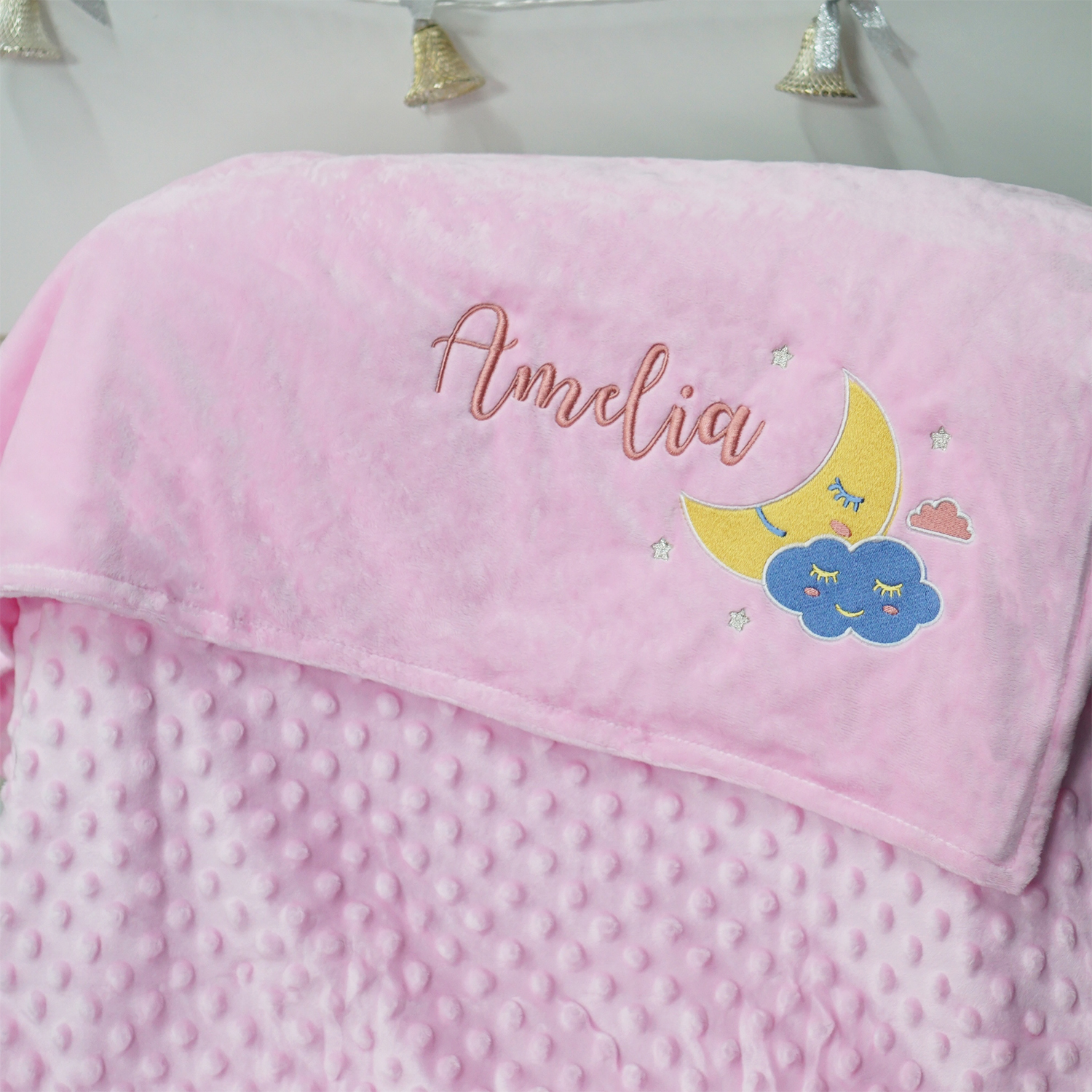 ผ้าห่ม Minky - สีชมพู 75x100cm แบบปักชื่อ+การ์ตูน - Moon 1