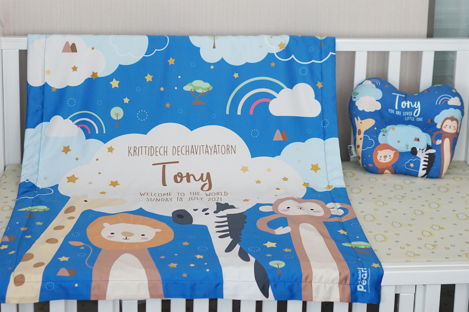 ชุดของขวัญเด็กแรกเกิด หมอนหลุม + ผ้าห่มขนาด 75x100cm ลาย Safari - Dark Blue