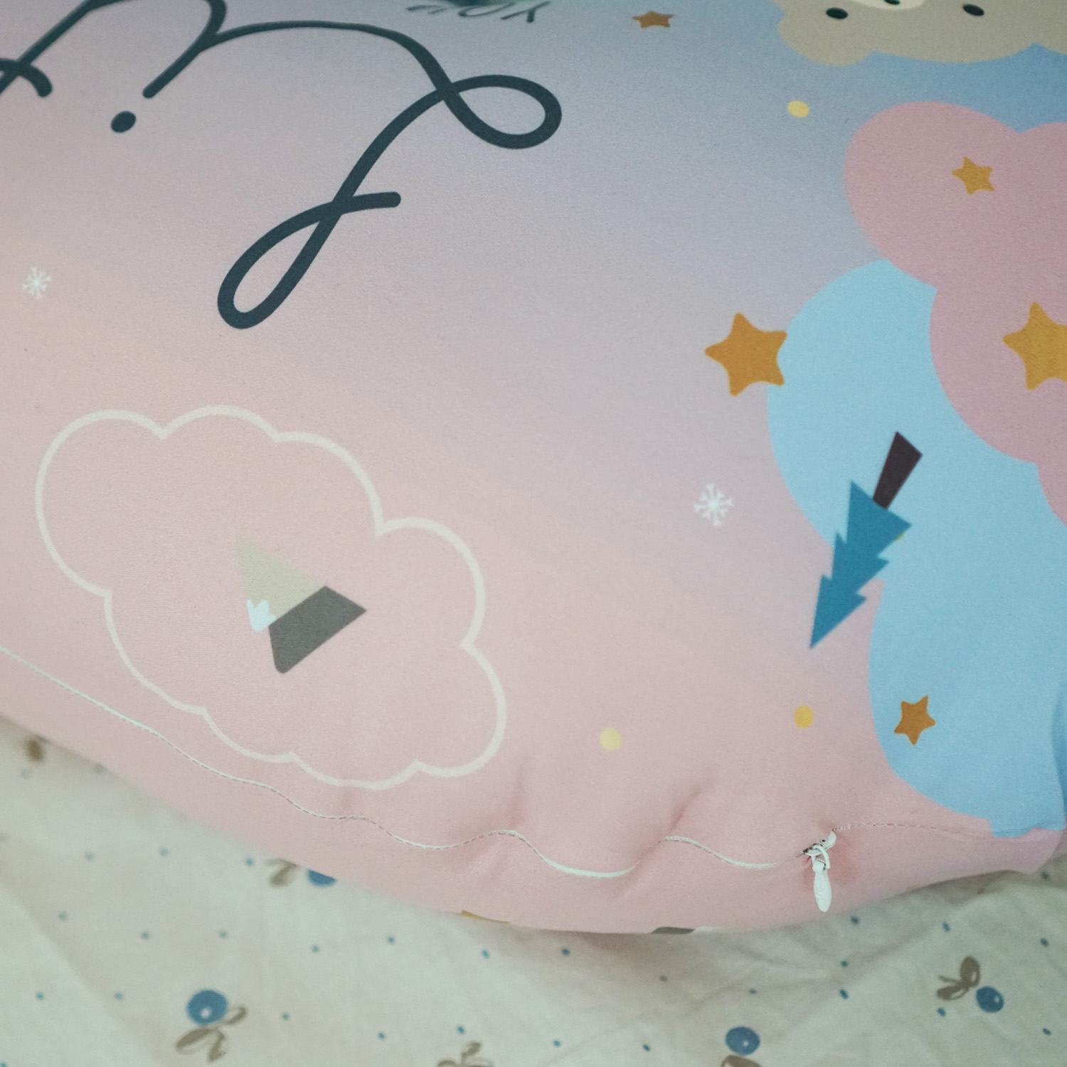 หมอนรองให้นม สั่งทำใส่ชื่อ ลาย Woodland - Blue Pink