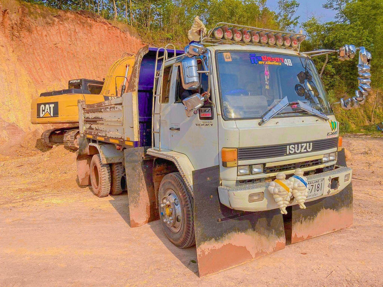 รถดั๊มพ์ 6 ล้อ อีซูสุร๊อกกี้ 1/24 พลาสติก