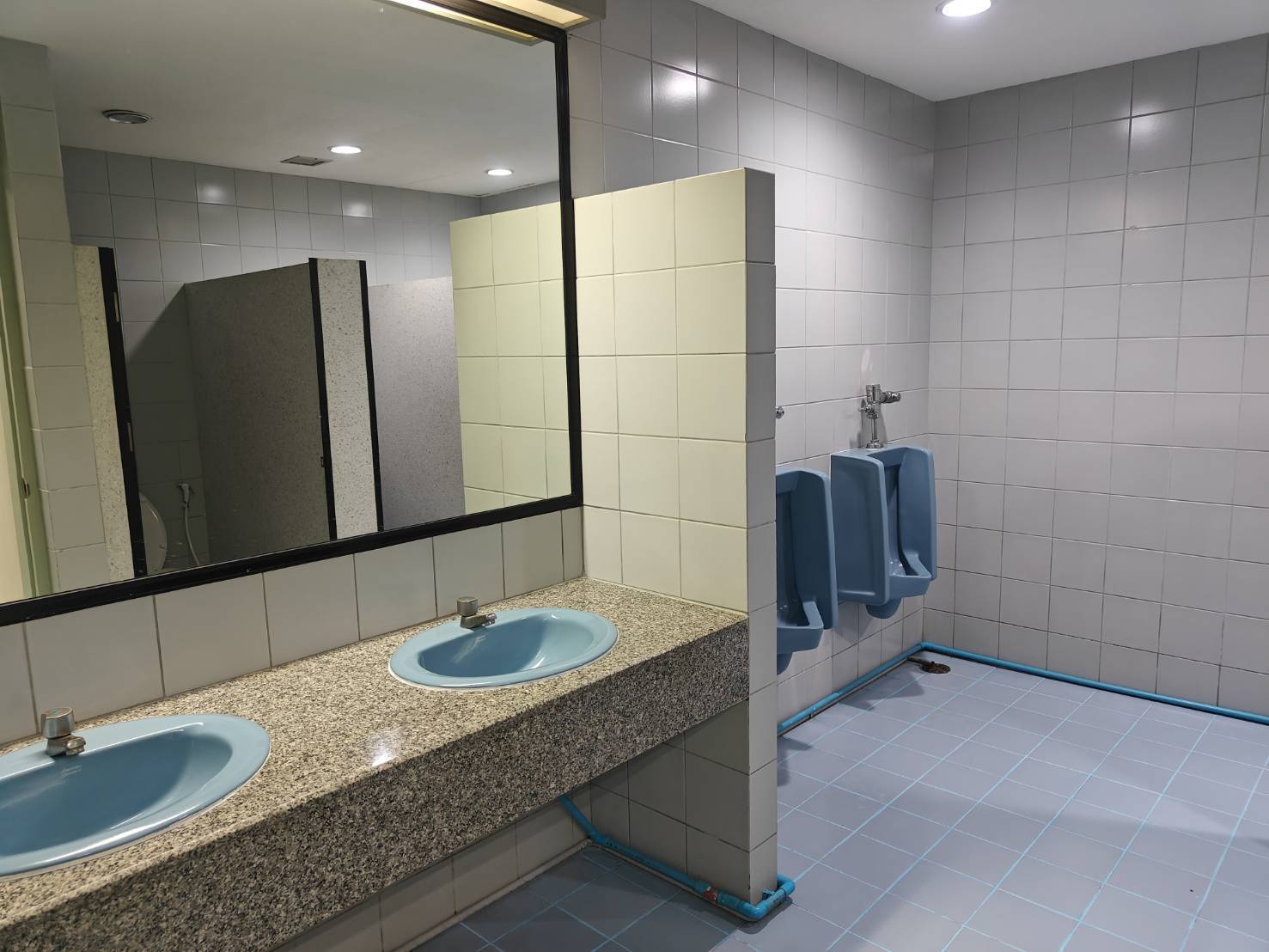 อาคาร อาร์เอส ทาวเวอร์ (RS Tower) สำนักงานให้เช่าติดถนนรัชดาภิเษก ใกล้รถไฟฟ้า MRT ศูนย์วัฒนธรรมแห่งประเทศไทย เพียง 50 เมตร