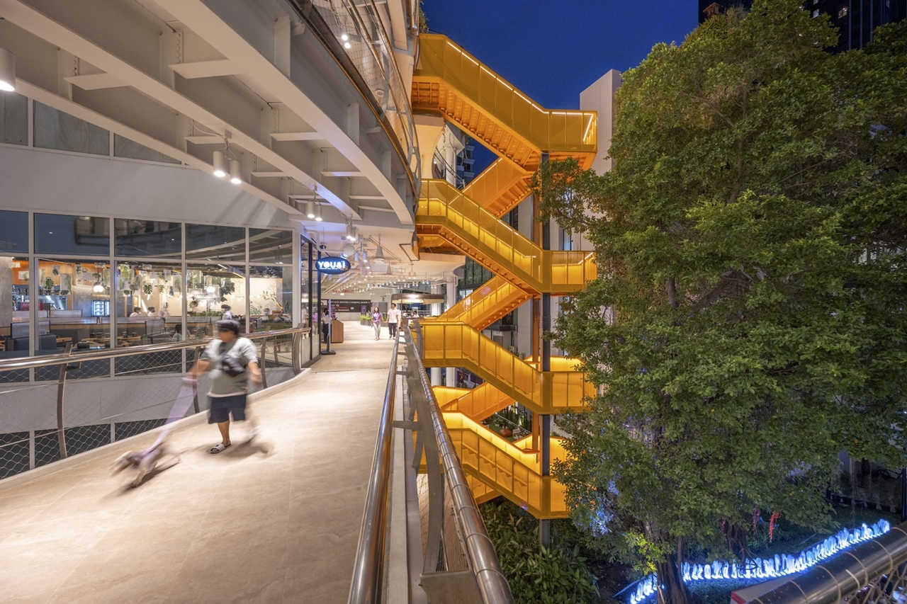 ทีเพลซ - มาร์เช่ ทองหล่อ (T PLACE - Marche' Thonglor) สำนักงานให้เช่าใจกลางทองหล่อ ซอยสุขุมวิท 55 กรุงเทพฯ ใกล้สถานีรถไฟฟ้า BTS ทองหล่อ 500 ม.