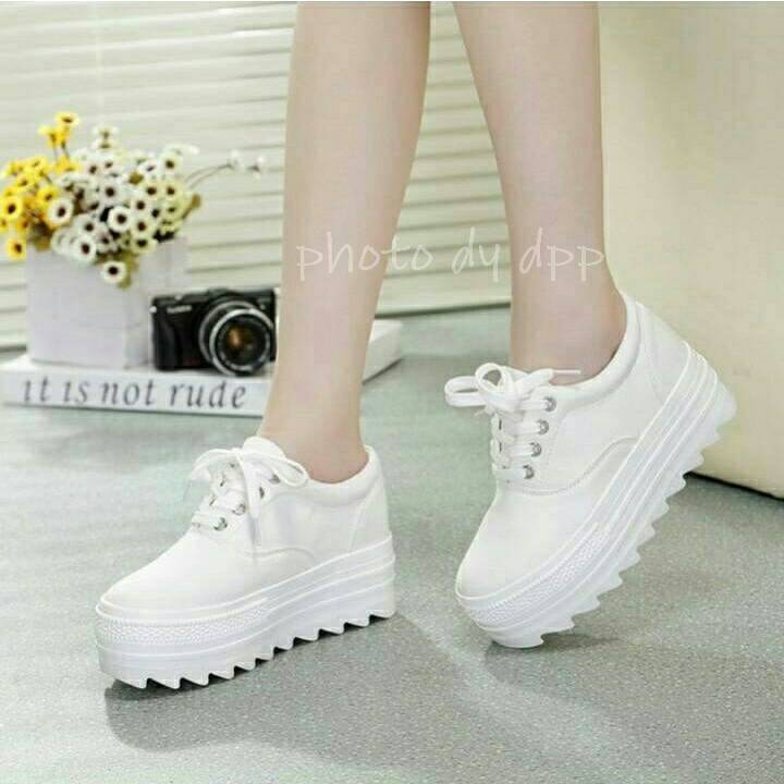 พร้อมส่ง : รองเท้าผ้าใบมัฟฟินเกาหลี (สีขาว)