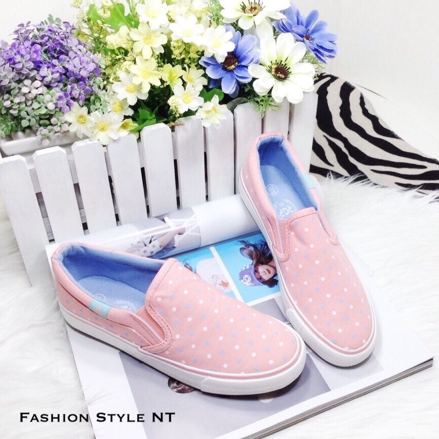 พร้อมส่ง : รองเท้าผ้าใบลายpokadott (สีชมพูอมส้ม)