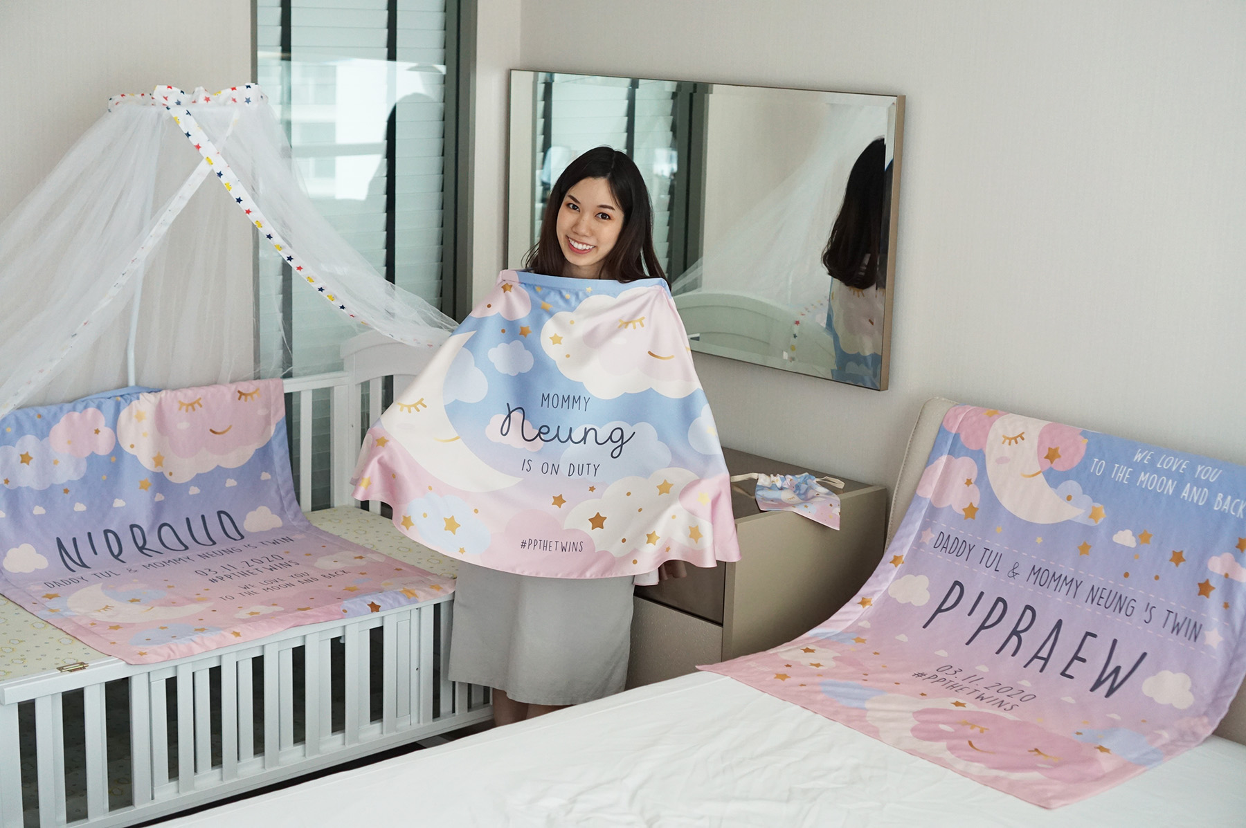 ชุดของขวัญเด็กแรกเกิด ผ้าคลุมให้นม + ผ้าห่มขนาด 75x100cm ลาย Moon - Blue Pink (น้องแฝด ผ้าห่ม 2 ผืน)