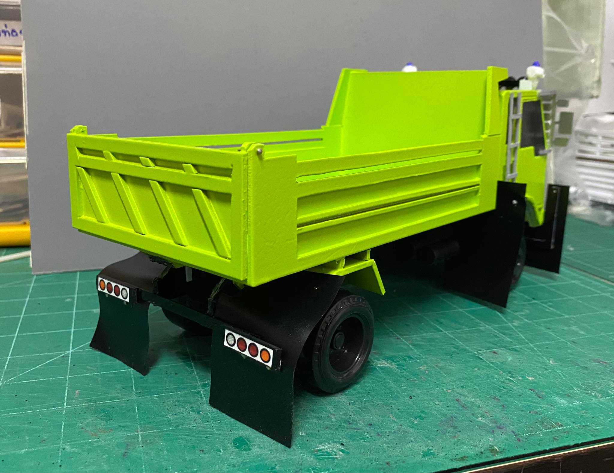 รถดั๊มพ์ 6 ล้อ อีซูสุร๊อกกี้ 1/24 พลาสติก