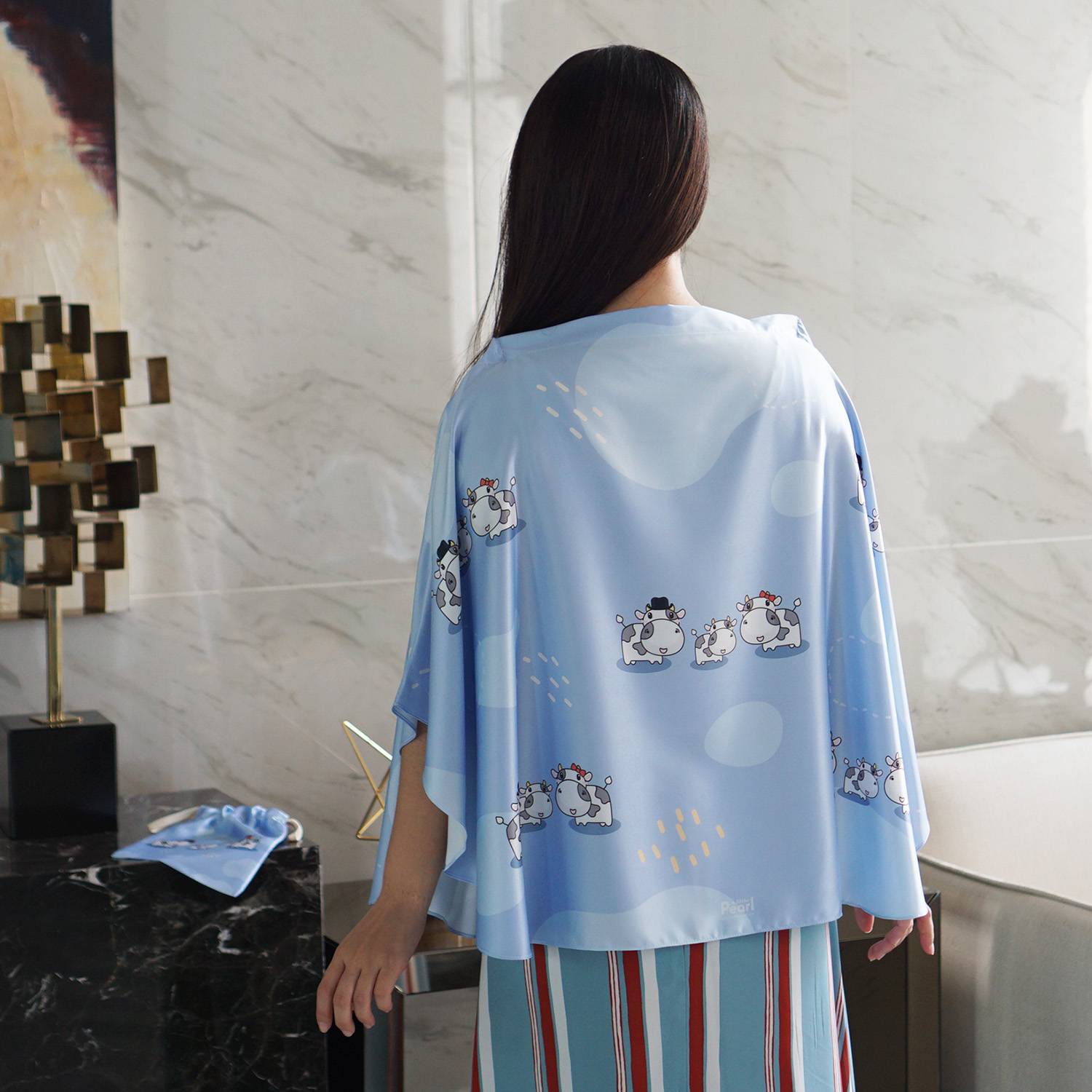 ผ้าคลุมให้นม สั่งทำใส่ชือ ลาย Cow1 - Indigo