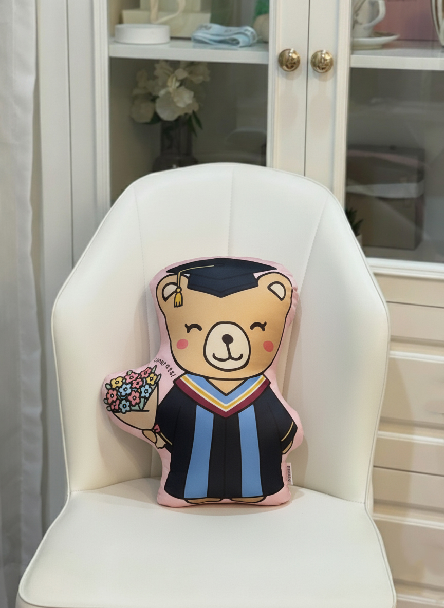หมอนของขวัญรับปริญญา แบบพร้อมส่ง - ลาย Congrats - Teddy Pink