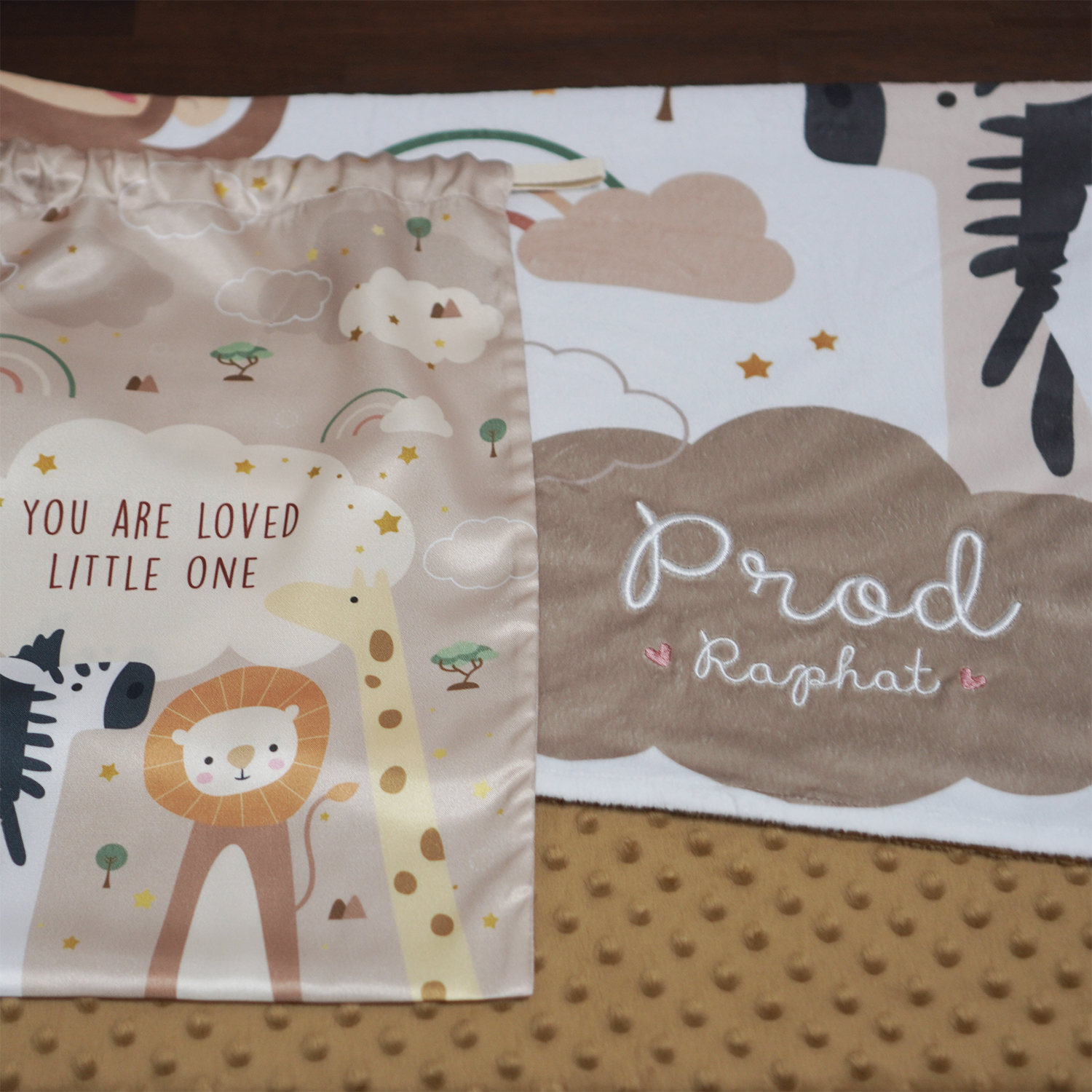 ผ้าห่ม Minky ลาย Safari 75x100cm แบบปักชื่อ ด้านหลังสีน้ำตาล