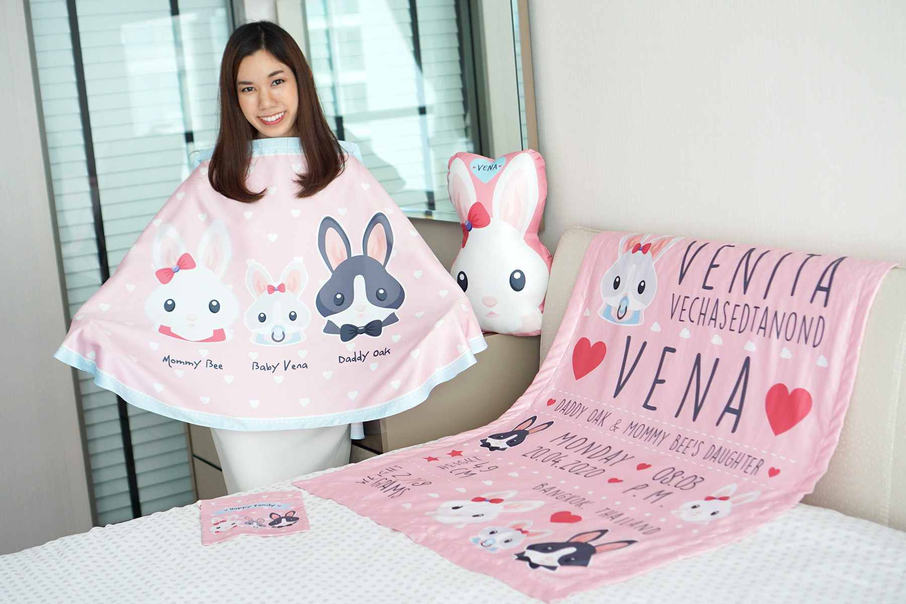 ชุดของขวัญเด็กแรกเกิด ผ้าคลุมให้นม + ผ้าห่มขนาด 75x100cm + หมอนอิง 1 ใบ ลาย Rabbit - Pink