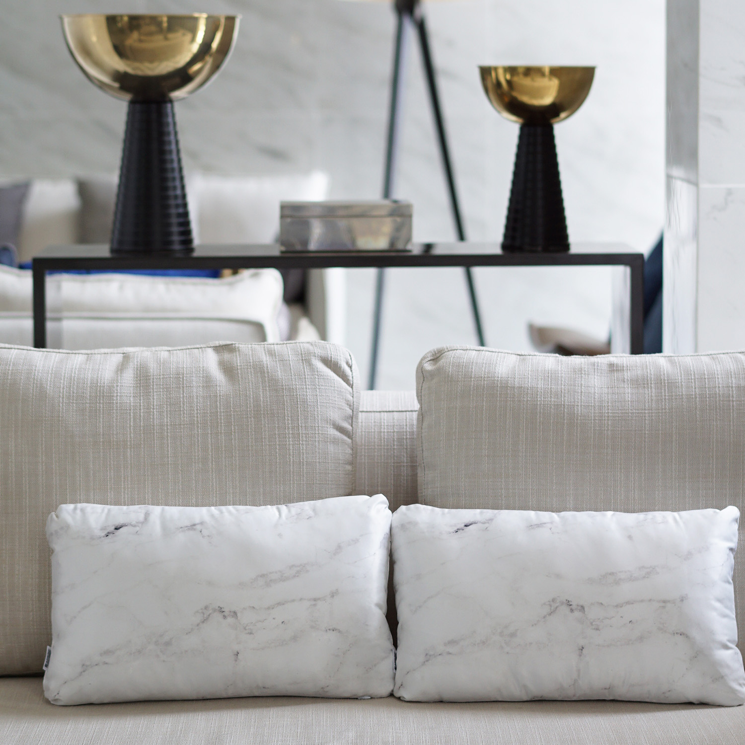 หมอนอิงทรงสี่เหลี่ยมยาว Marble Flower - Navy