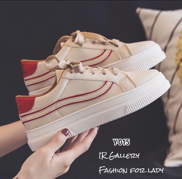 รองเท้าผ้าใบฟั่นพียูแต่งลายแถบ (สีครีม)