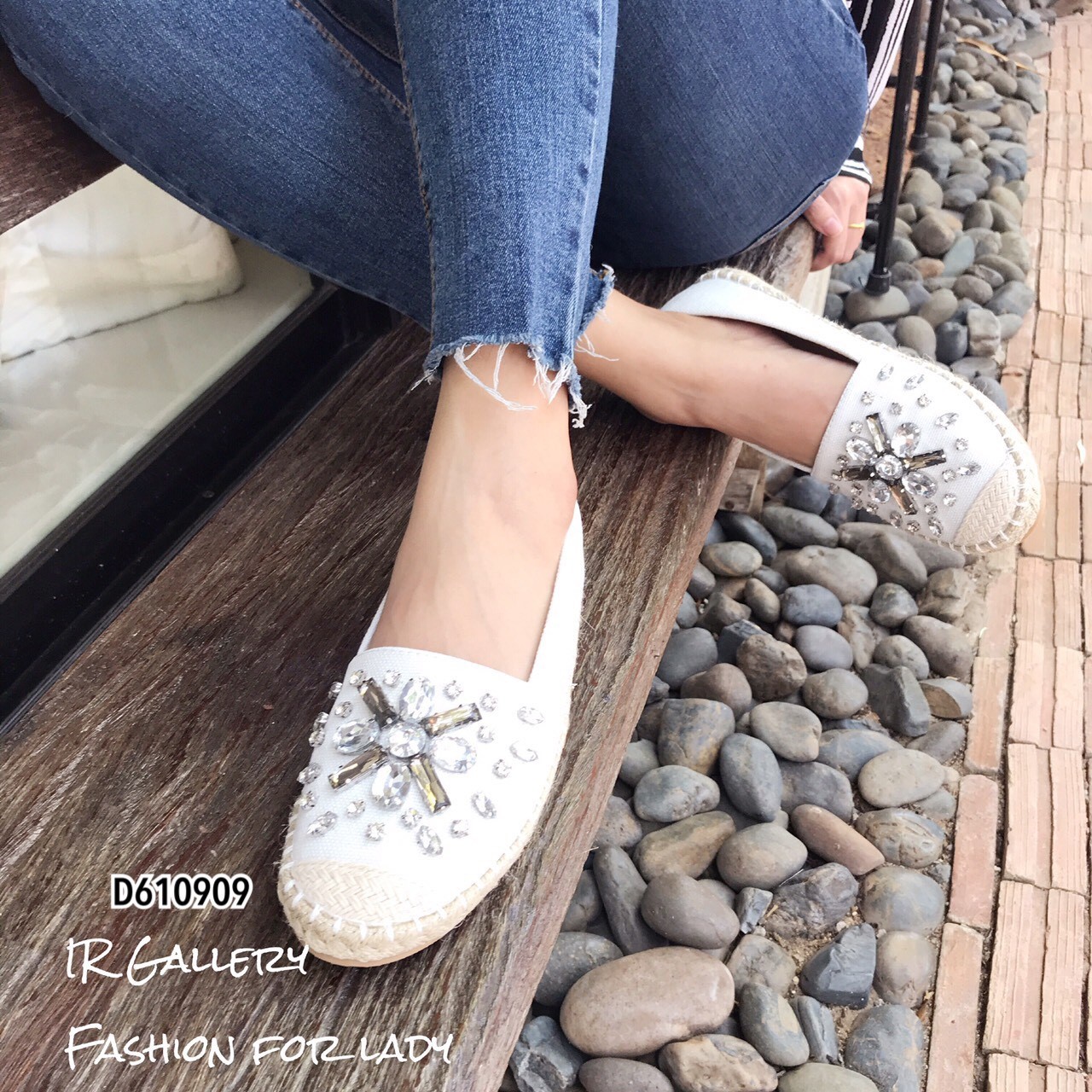 รองเท้าสลิปเปอร์แต่งคริสตัล