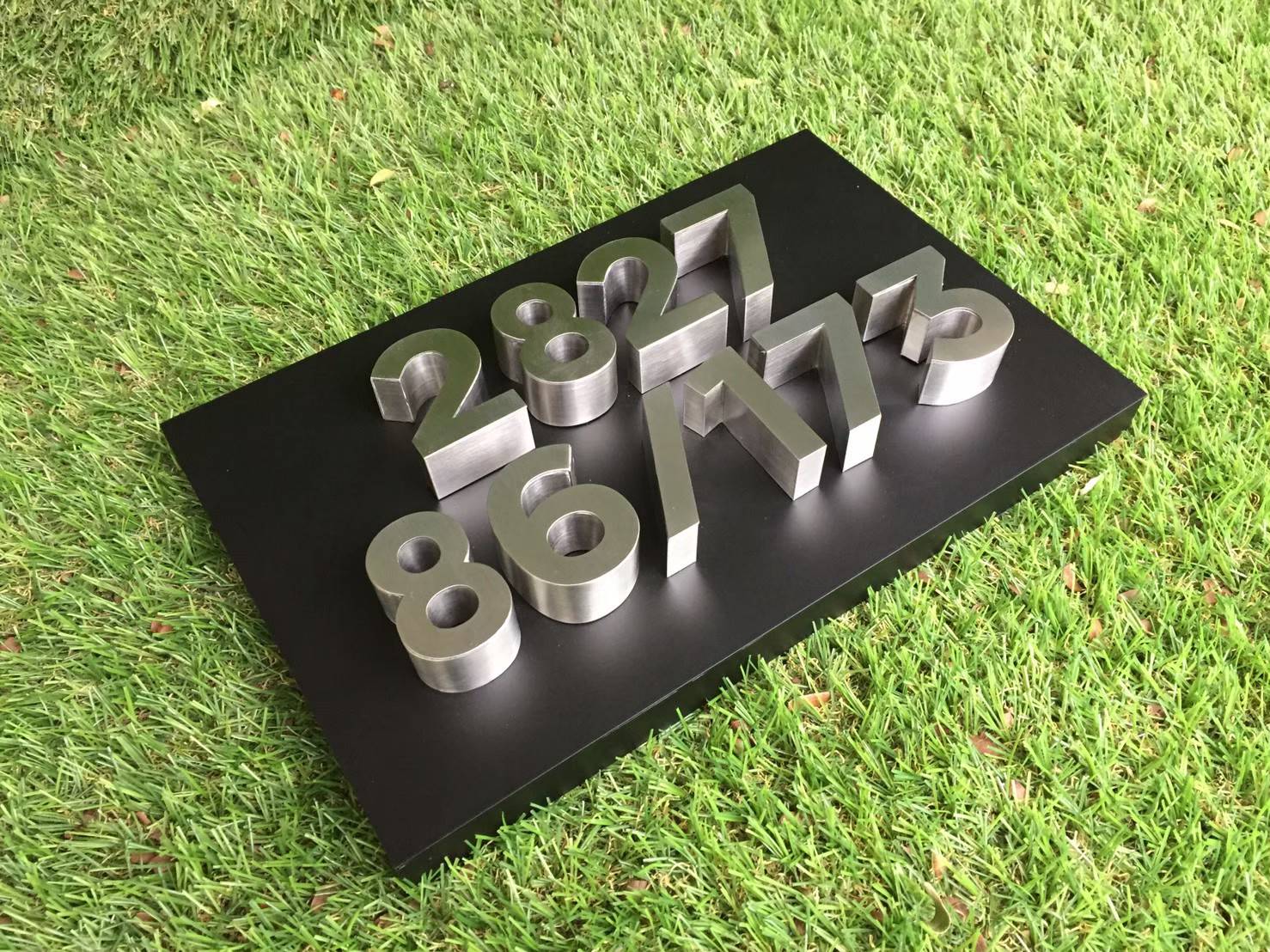 ป้ายบ้านเลขที่ อักษรโลหะ