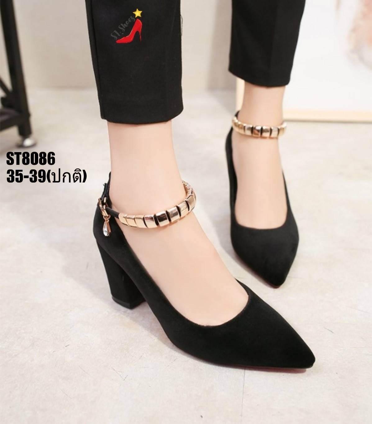 รองเท้าคัทชูส้นตันแต่งอะไหล่ห่วงทอง (สีดำ)