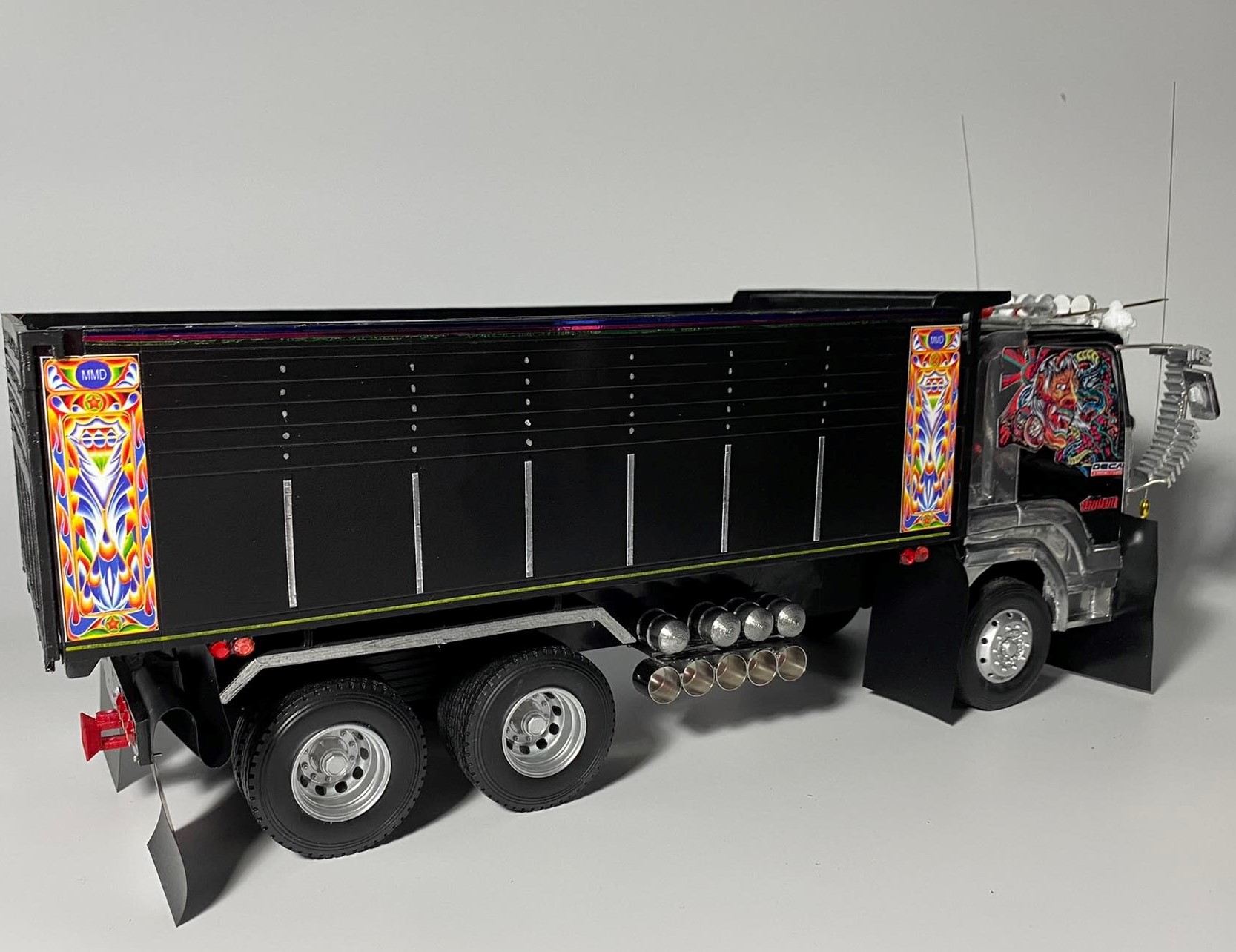 หม่ำโมเดลปลายท่อแต่งโมเดลรถสิบล้อ ท่อแฝดจำลอง ท่อซิ่งโมเดลรถบรรทุก 1/24 ใส่โมเดลรถบรรทุก แต่งรถดั้มของเล่น toy part