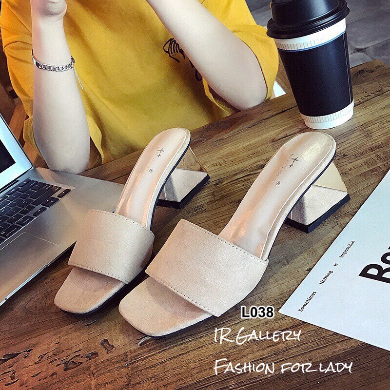 รองเท้าแตะส้นสูงทรงสวม (สีครีม)