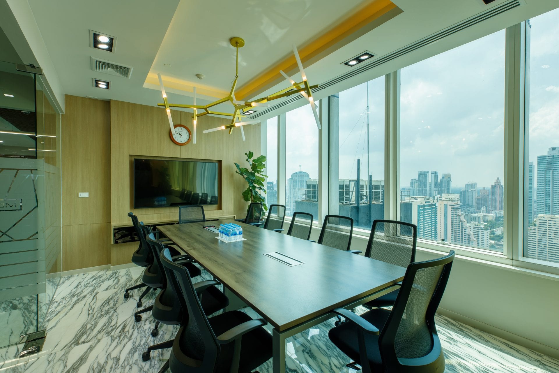 อาคารอินเตอร์เชนจ์ 21 (Interchange 21) สำนักงานให้เช่า เกรด A ย่านสุขุมวิท อโศก ใกล้รถไฟฟ้า BTS และ MRT