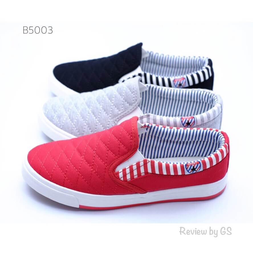รองเท้าผ้าใบ Slip on ลายทาง (สีเทา)