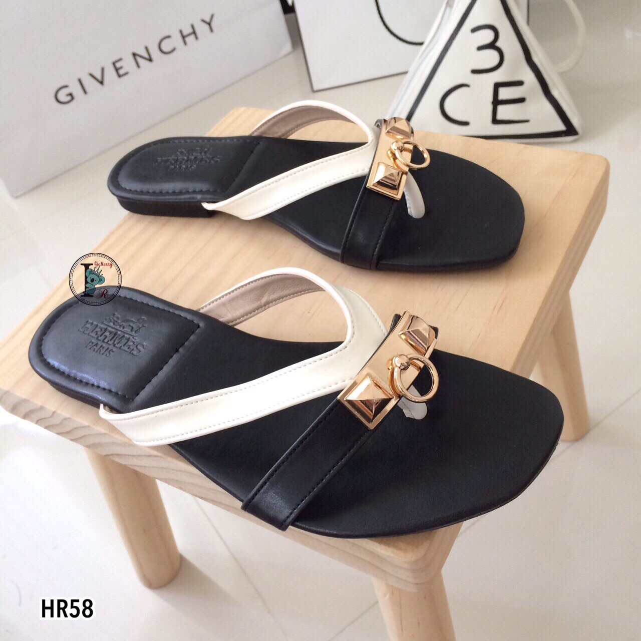 รองเท้าแตะแต่งอะไหล่ Style Hermes (สีดำ)