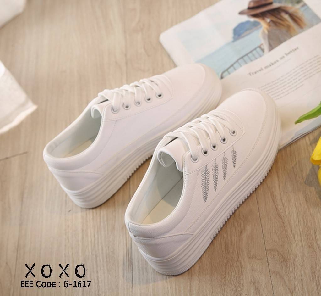 รองเท้าผ้าใบปักลายใบ้ไม้พาสเทล (สีน้ำตาล)