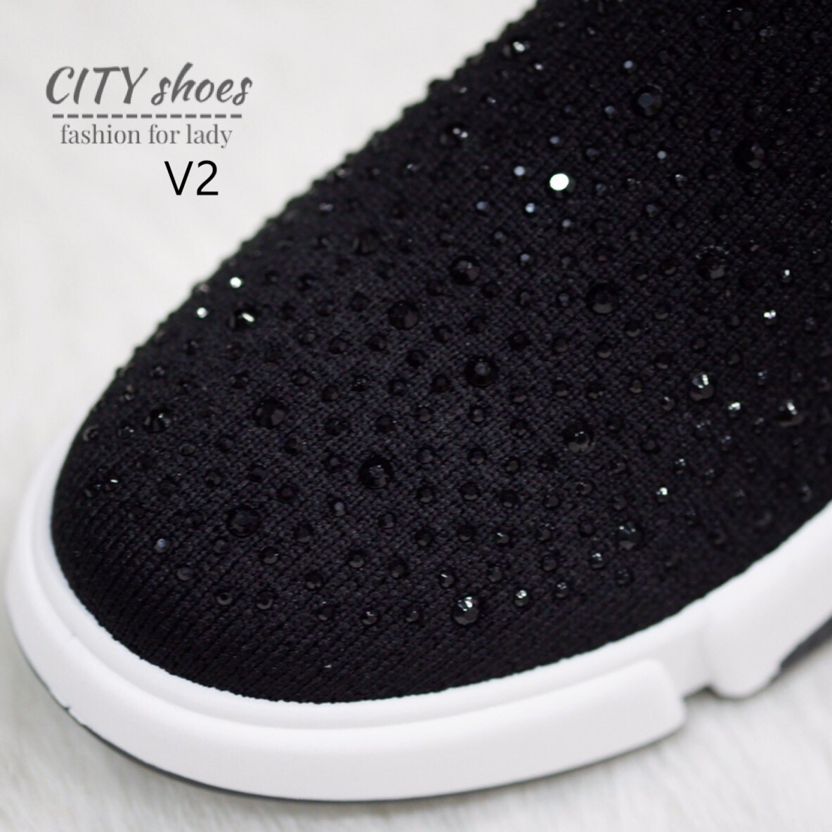 รองเท้าผ้าใบสวมแต่งคริสตัล