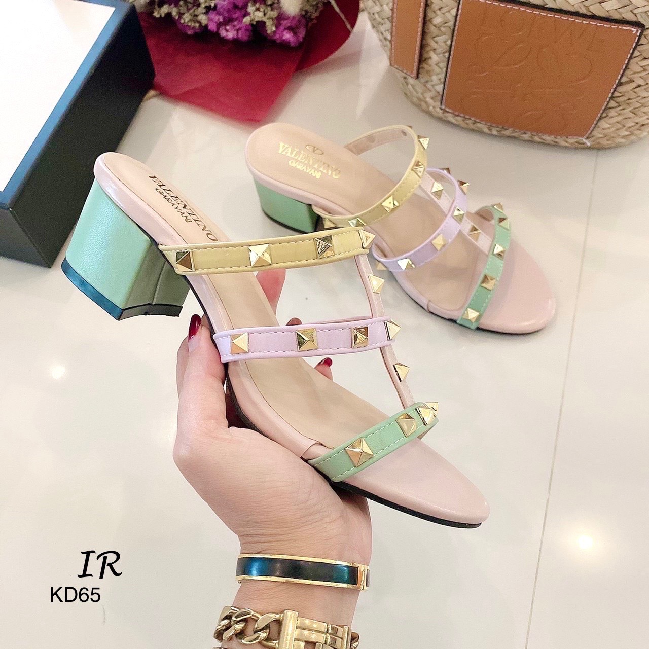 รองเท้าเปิดส้น Style Valentino (สีชมพูพาสเทล)