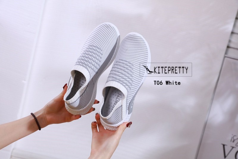 รองเท้าผ้าใบผ้ายืดแต่งลาย (สีดำ)